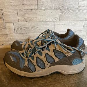 Solomon trail hiking shoe